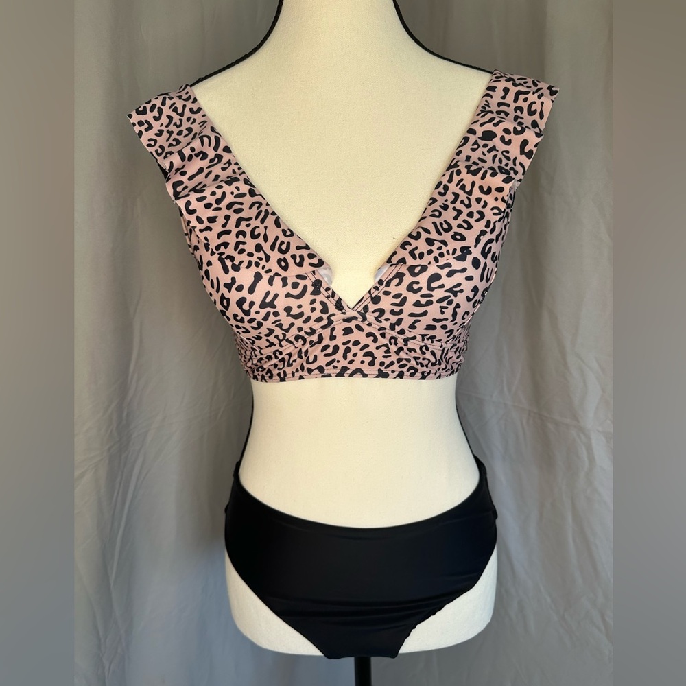 Halara 2 piece swimsuit. Cheetah/Black.